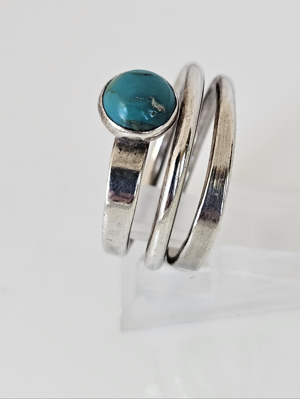 Vintage Artisan Crafted Turquoise Sterling Silver Spiral Ring Size 7-8 - Picture 6 of 7